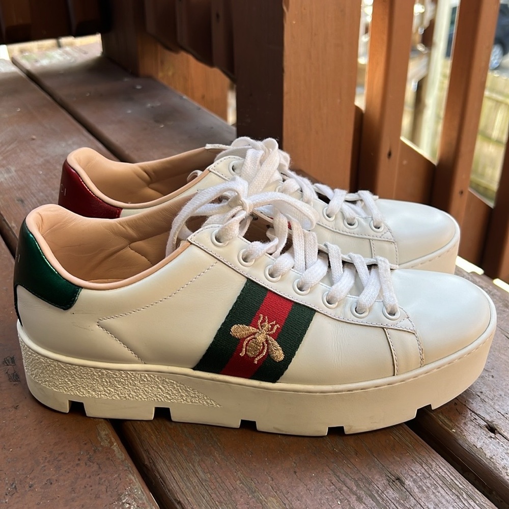 Gucci White Leather Sneakers with Green and Red Web and Embroidered Gold Bee